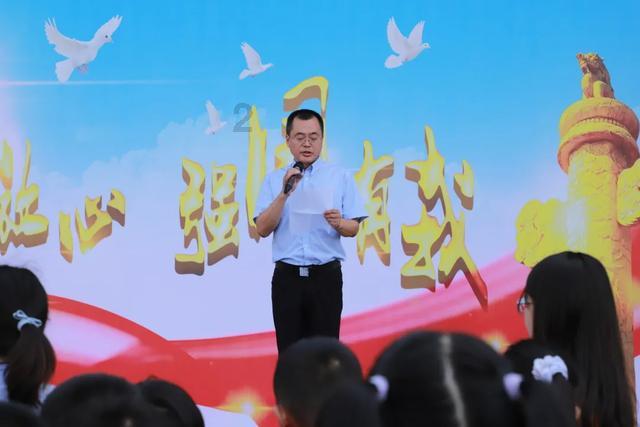 探索人们常会问,如果老婆跟妈掉下水老公会救谁?我一点都不好奇,我想问的是,老公跟爸掉下水,老婆会选谁呢,解锁更多精彩